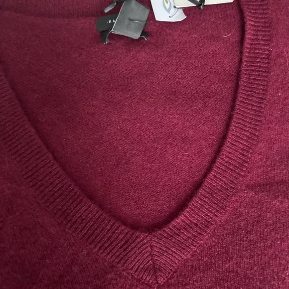 NWT Women's V-Neck Sweater - 100% Cashmere - Burgundy - Picture 4 of 6